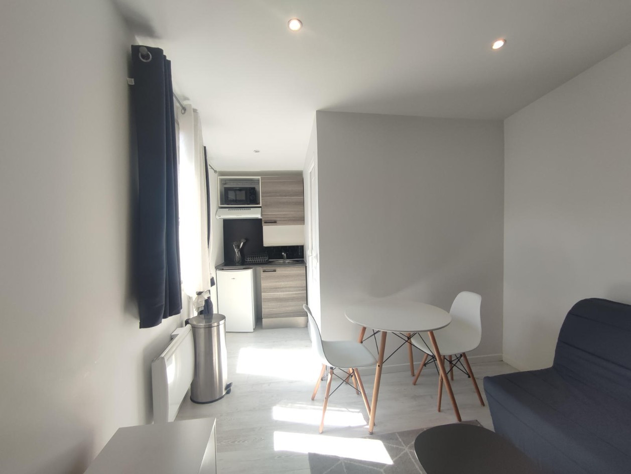 
                                                Location
                                                 Studio meublé avec terrasse, Saint-Leu