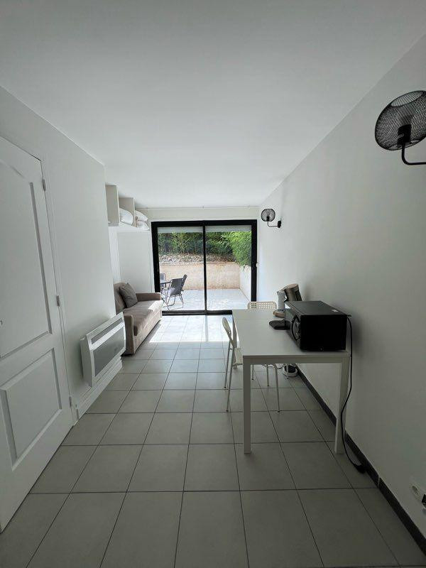 
                                                Location
                                                 Studio meublé avec terrasse, Vitry-sur-Seine