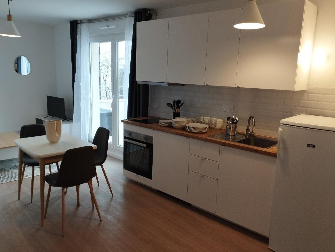 
                                                Location
                                                 Studio meublé bien agencé avec terrasse spacieuse