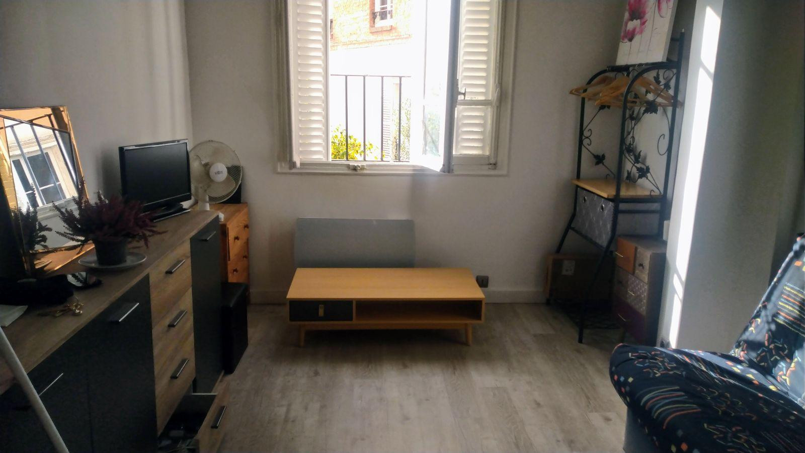 
                                                Location
                                                 STUDIO MEUBLÉ BOIS RER METRO PARIS TRAMWAY 10 mn