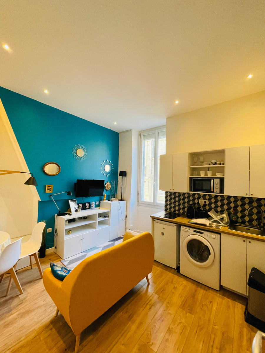 
                                                Location
                                                 Studio meublé Bordeaux Centre
