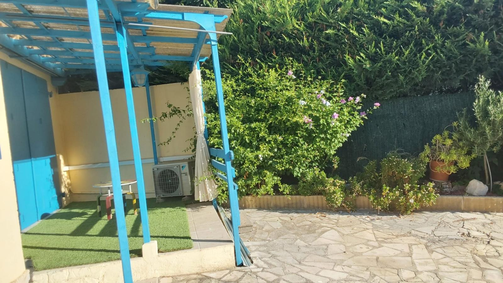 
                                                Location
                                                 Studio meuble Cassis