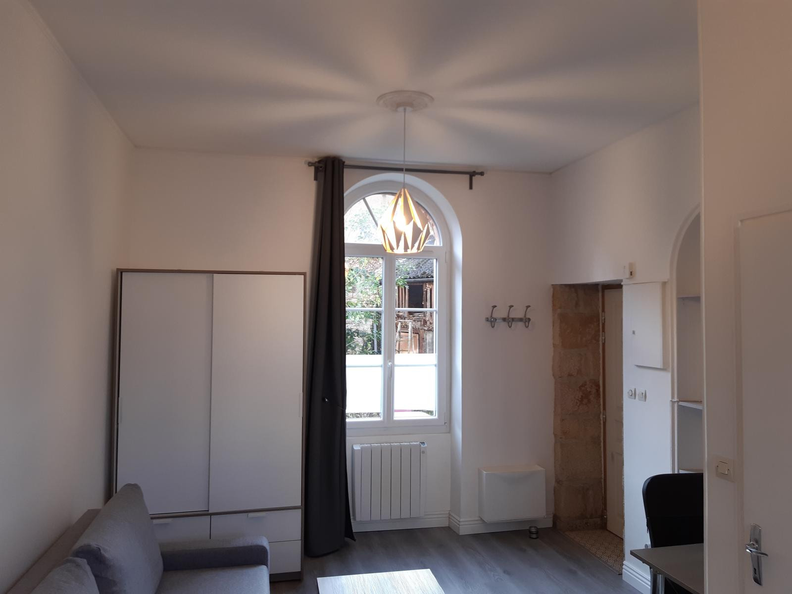 
                                                Location
                                                 Studio meublé - Centre ville