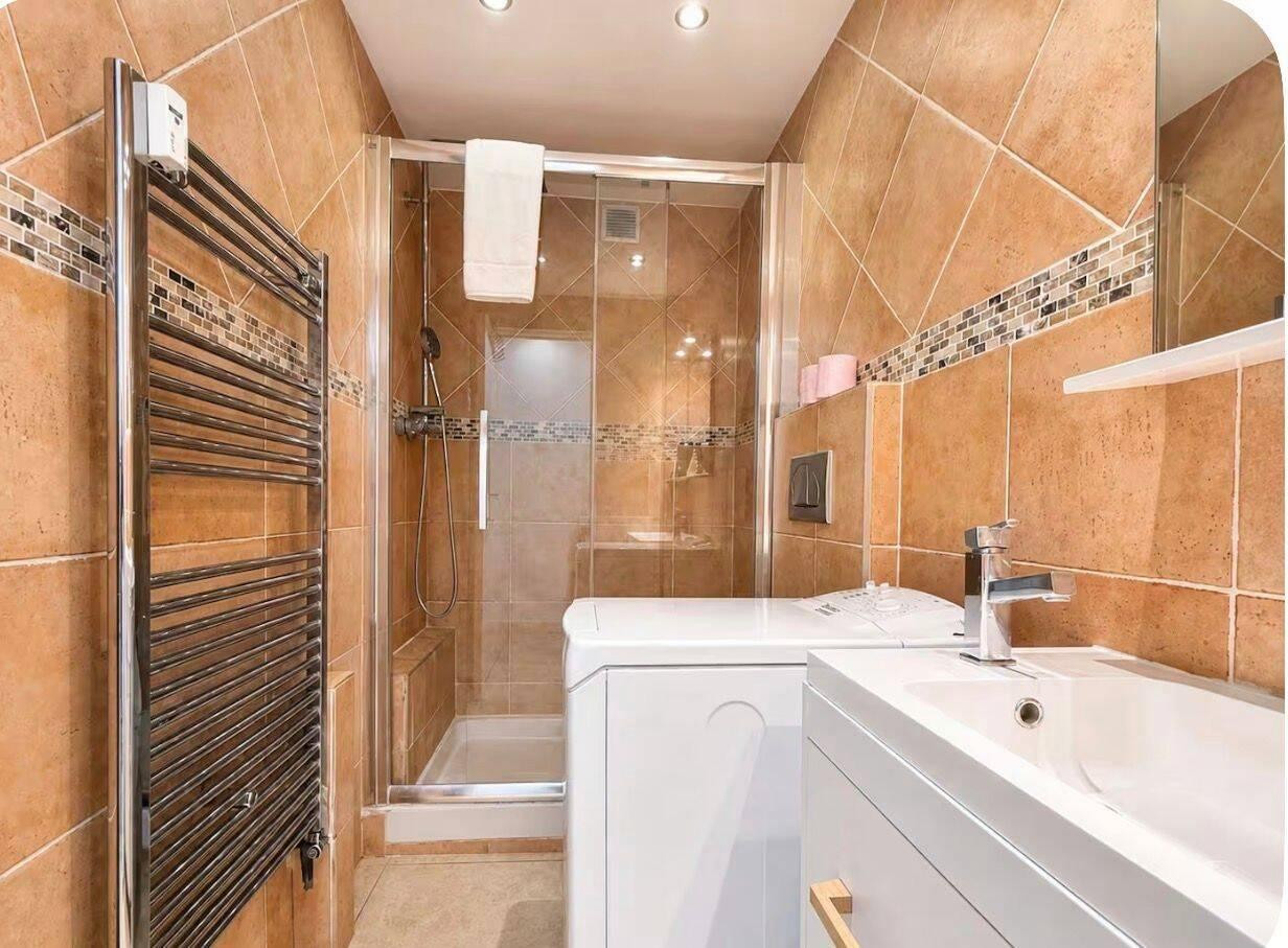 
                                                Location
                                                 Studio meublé climatisé – Cannes centre