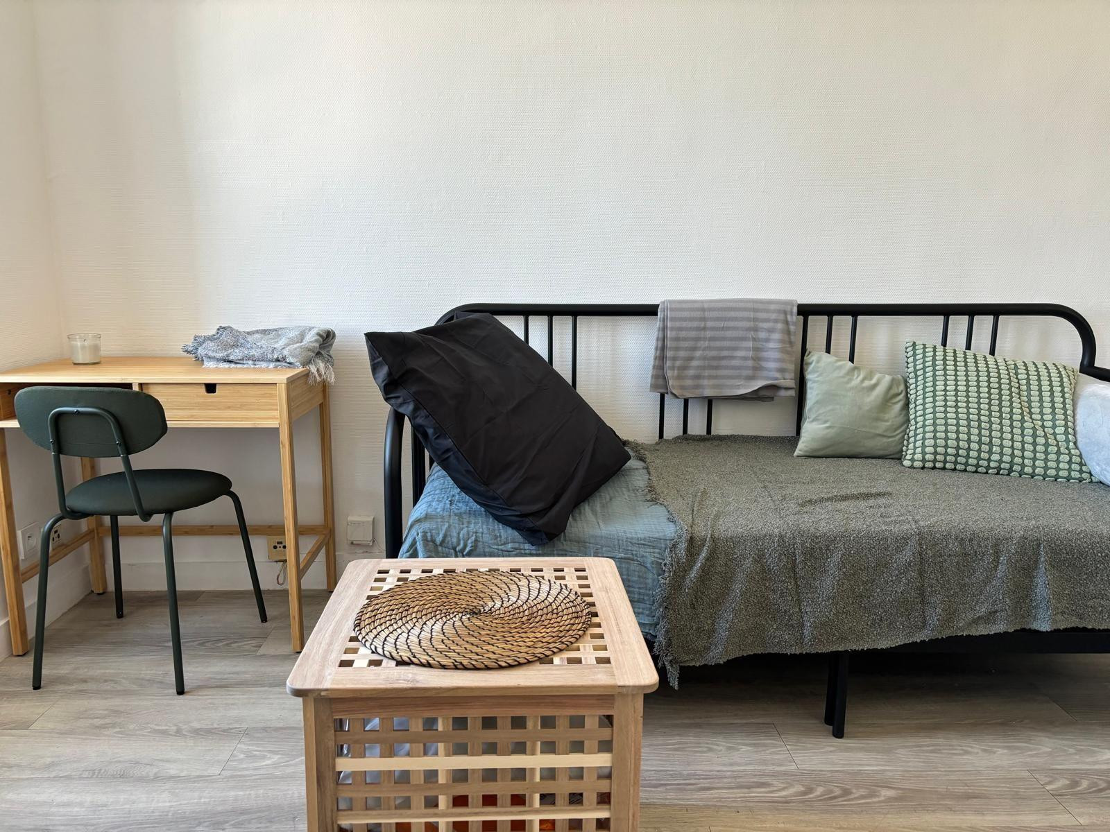 
                                                Location
                                                 Studio meublé confortable