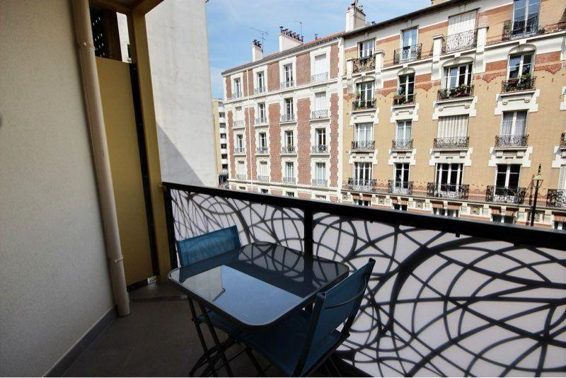 
                                                Location
                                                 Studio meublé Courbevoie