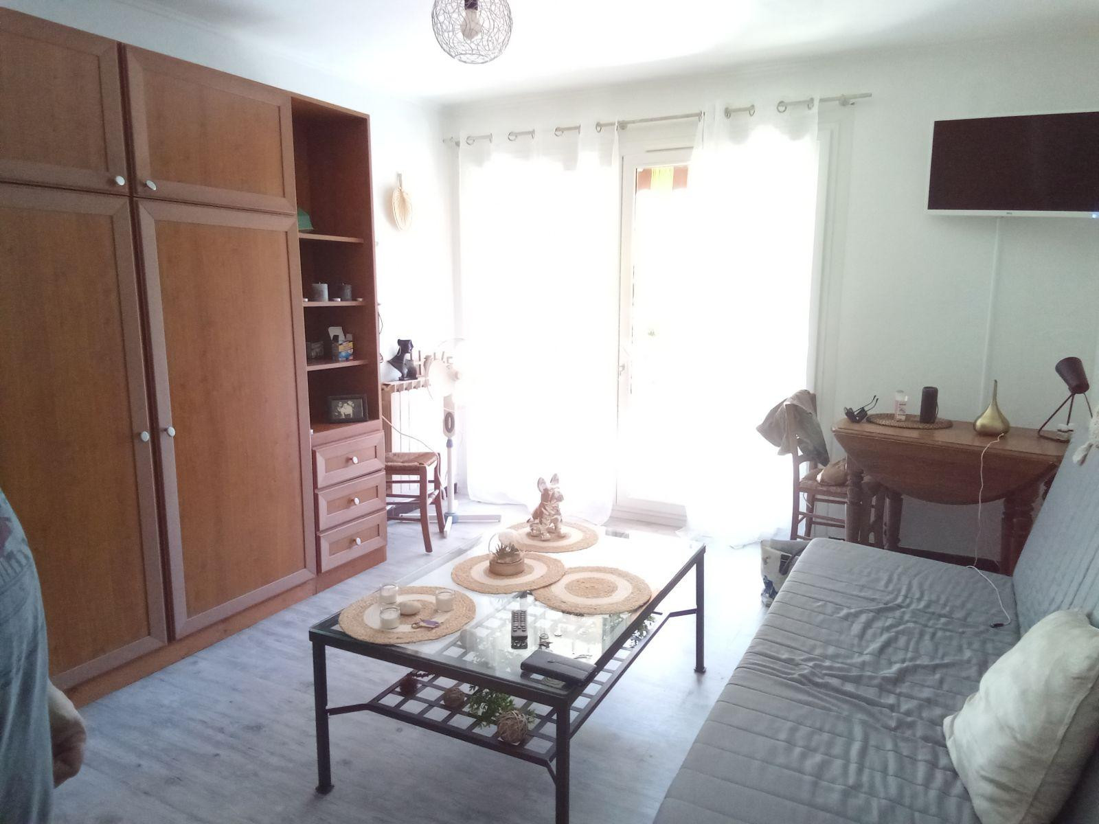 
                                                Location
                                                 Studio meublé dans immeuble très calme