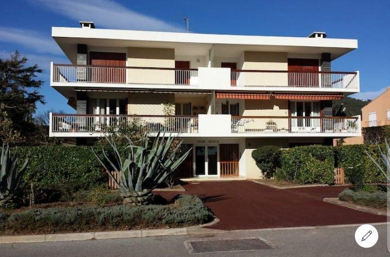 
                                                Location
                                                 Studio meublé dans immeuble très calme