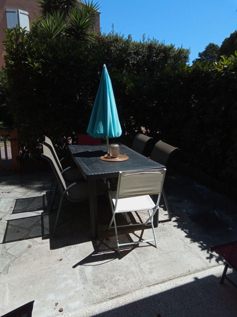 
                                                Location
                                                 Studio meublé dans immeuble très calme