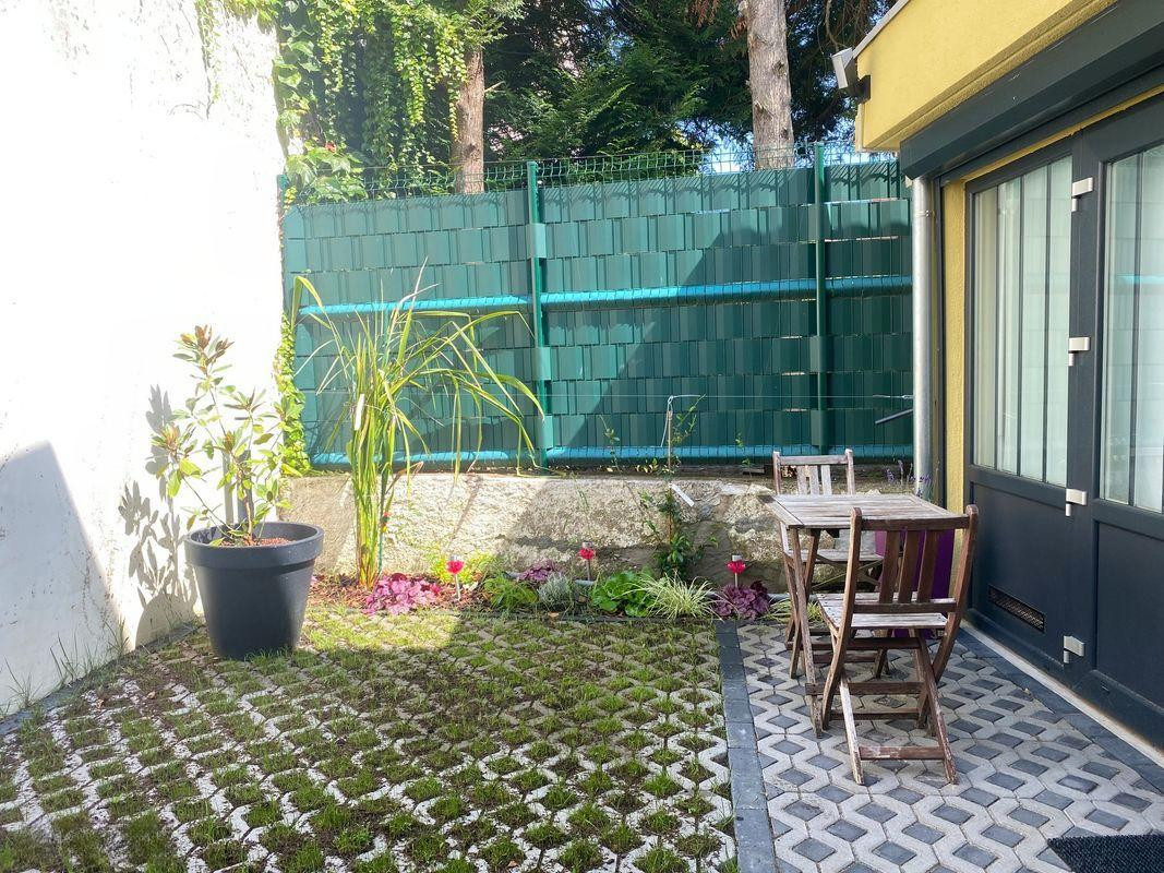 
                                                Location
                                                 Studio meublé dans un quartier calme résidentiel