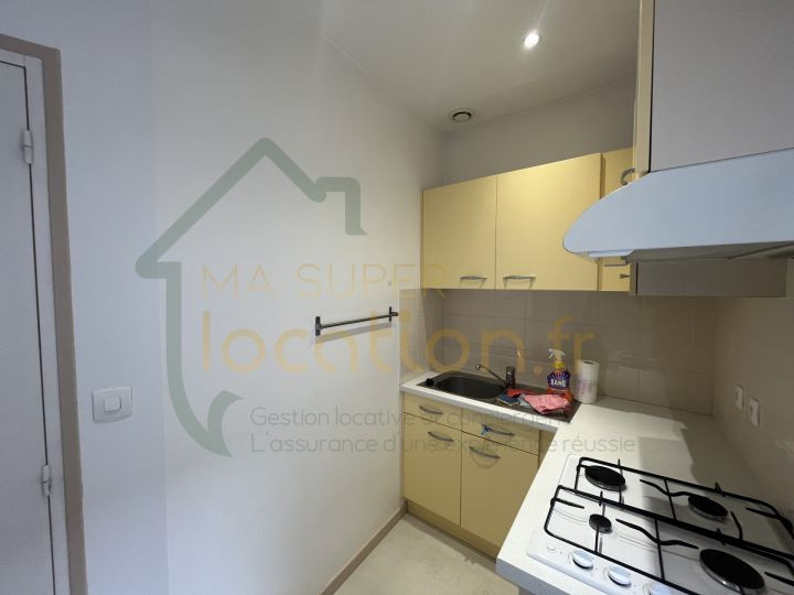 
                                                Location
                                                 Studio meublé dans une belle résidence au coeur de SAINT-QUENTIN