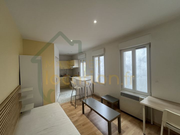 
                                                Location
                                                 Studio meublé dans une belle résidence au coeur de SAINT-QUENTIN