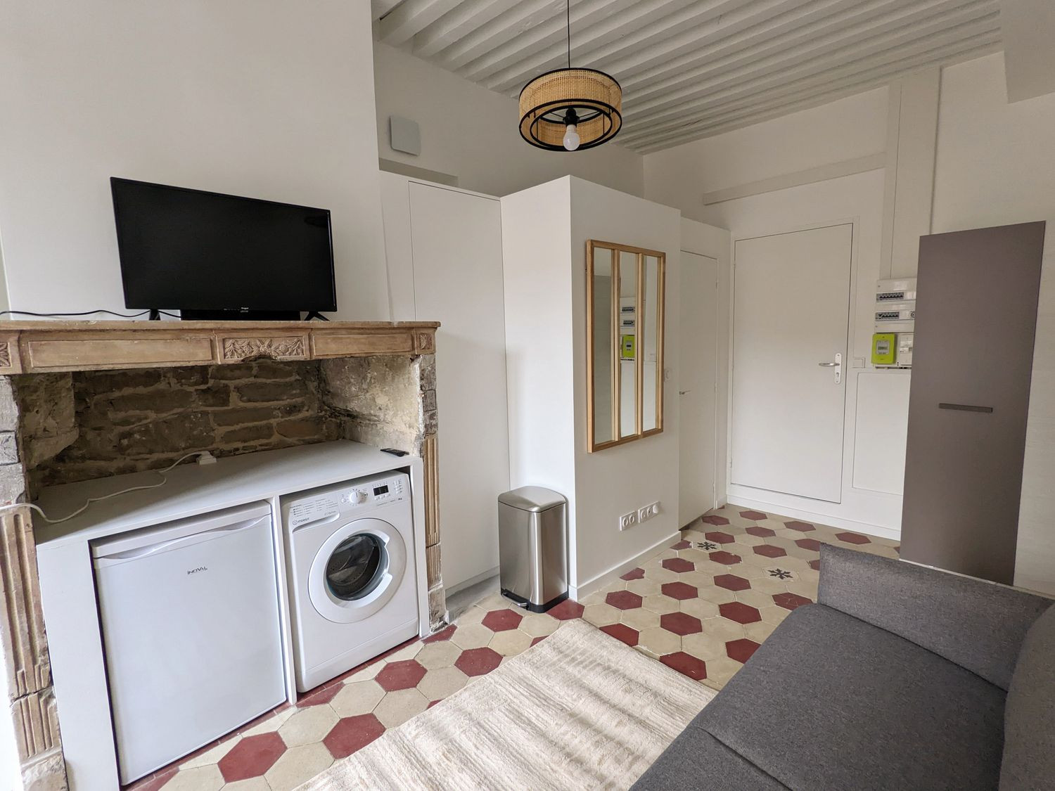 
                                                Location
                                                 STUDIO MEUBLE DE 19M2 SUR LYON 9