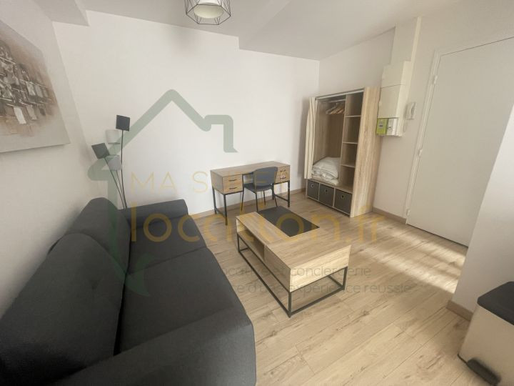 
                                                Location
                                                 Studio meublé de 23m2 en HYPER-CENTRE de SAINT-QUENTIN