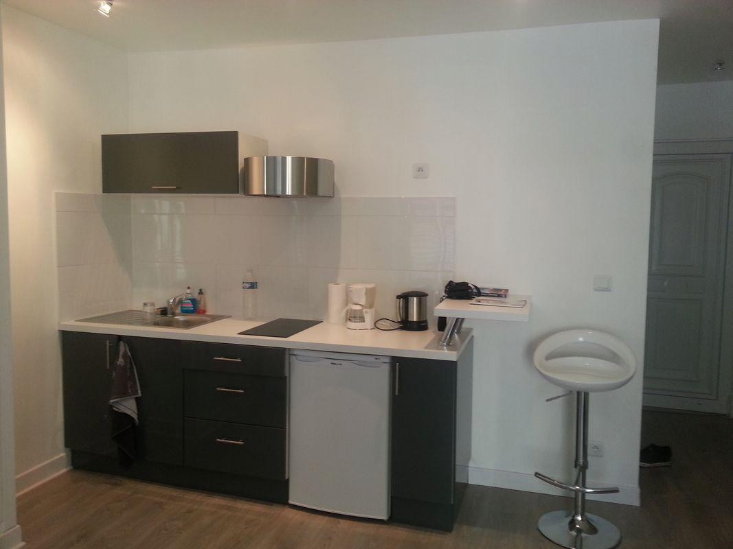 
                                                Location
                                                 Studio meublé de 25 m2, refait à neuf, Pey-Berland