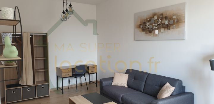 
                                                Location
                                                 Studio meublé de 25m2 en HYPER-CENTRE de SAINT-QUENTIN