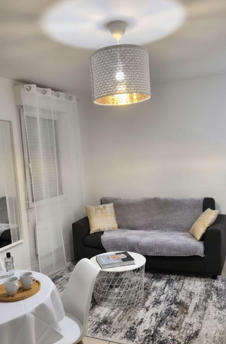 
                                                Location
                                                 Studio Meublé de 26 m² avec Parking