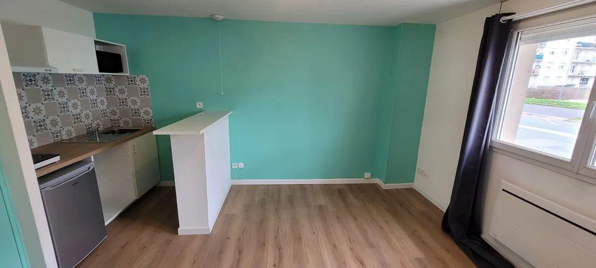 
                                                Location
                                                 Studio meublé de 26m2 refait à neuf
