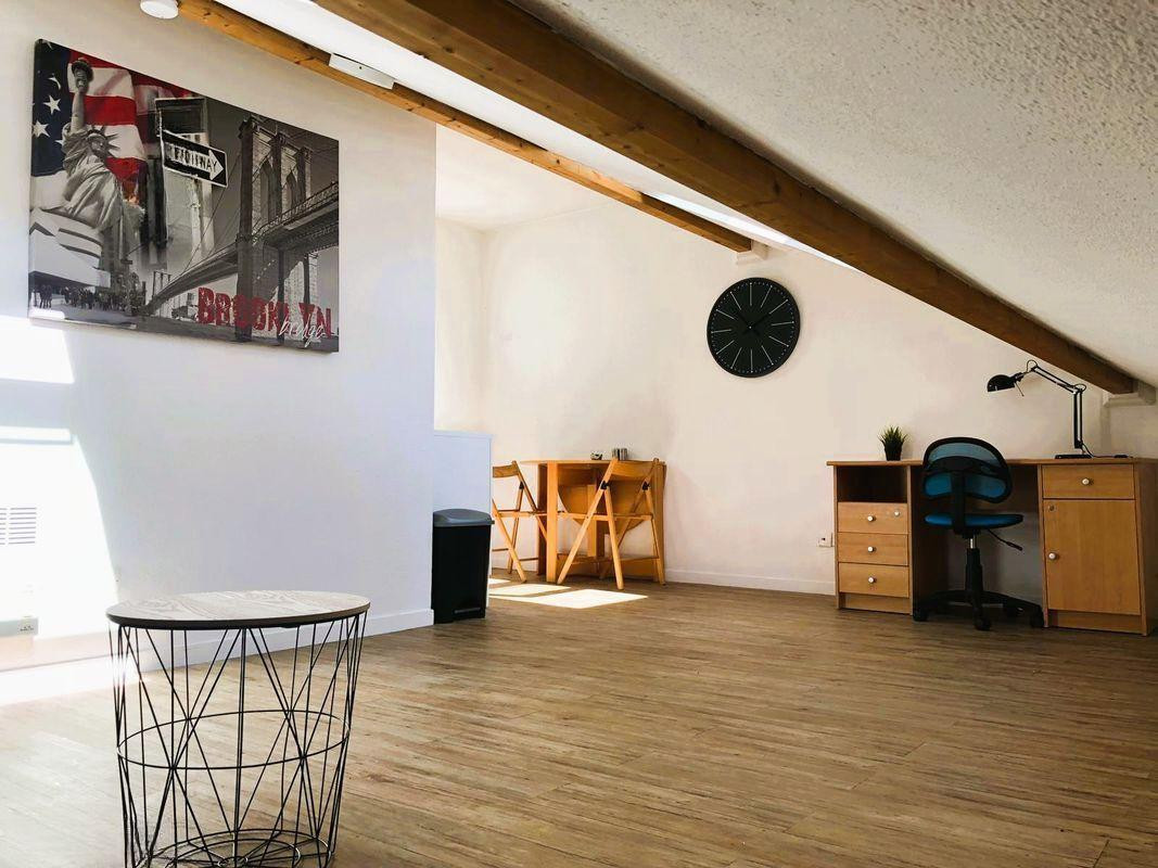 
                                                Location
                                                 Studio meublé de 29 m2 face au Parc de la Tête d'O