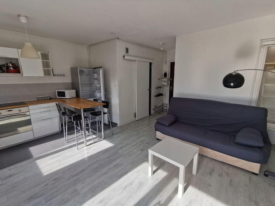 
                                                Location
                                                 Studio meublé de 30m2 proche CEA, MINATEC, IUT