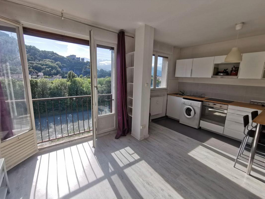 
                                                Location
                                                 Studio meublé de 30m2 proche CEA, MINATEC, IUT