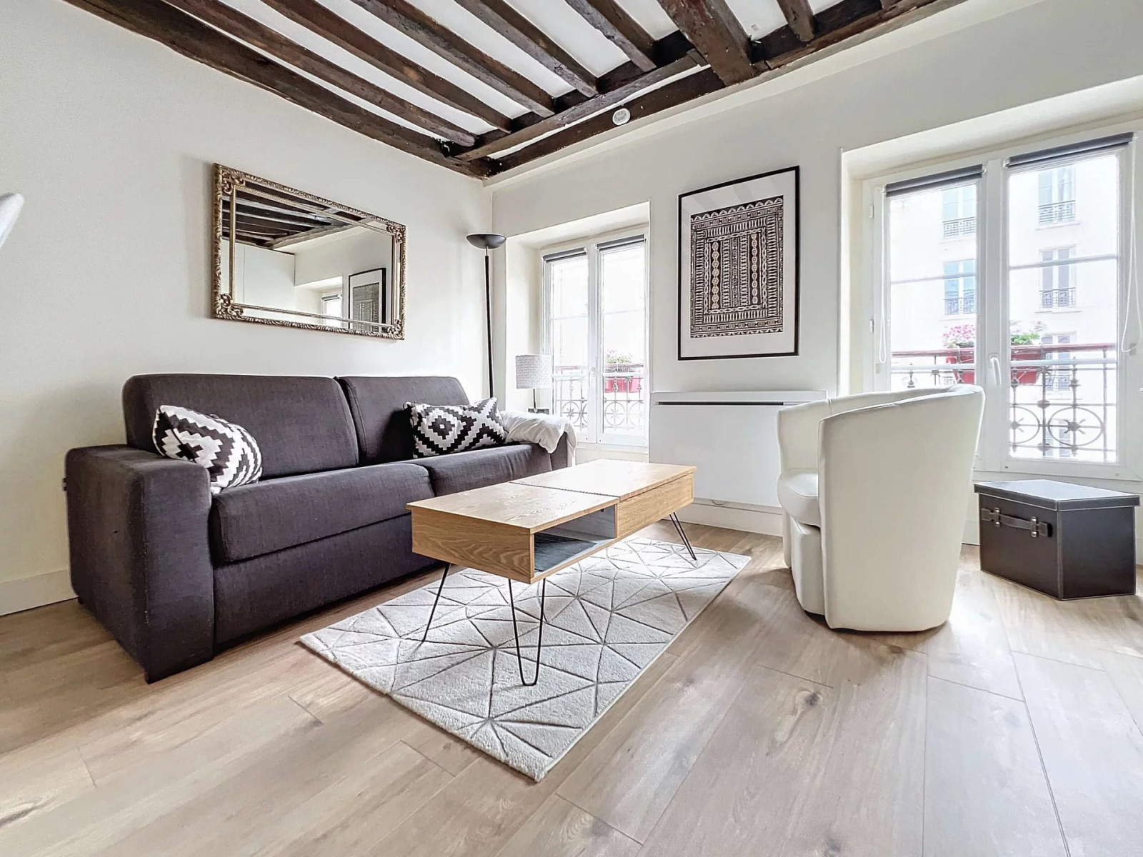 
                                                Location
                                                 Studio meublé de Charme au Cœur de Paris - Métro Sèvres-Lecourbe