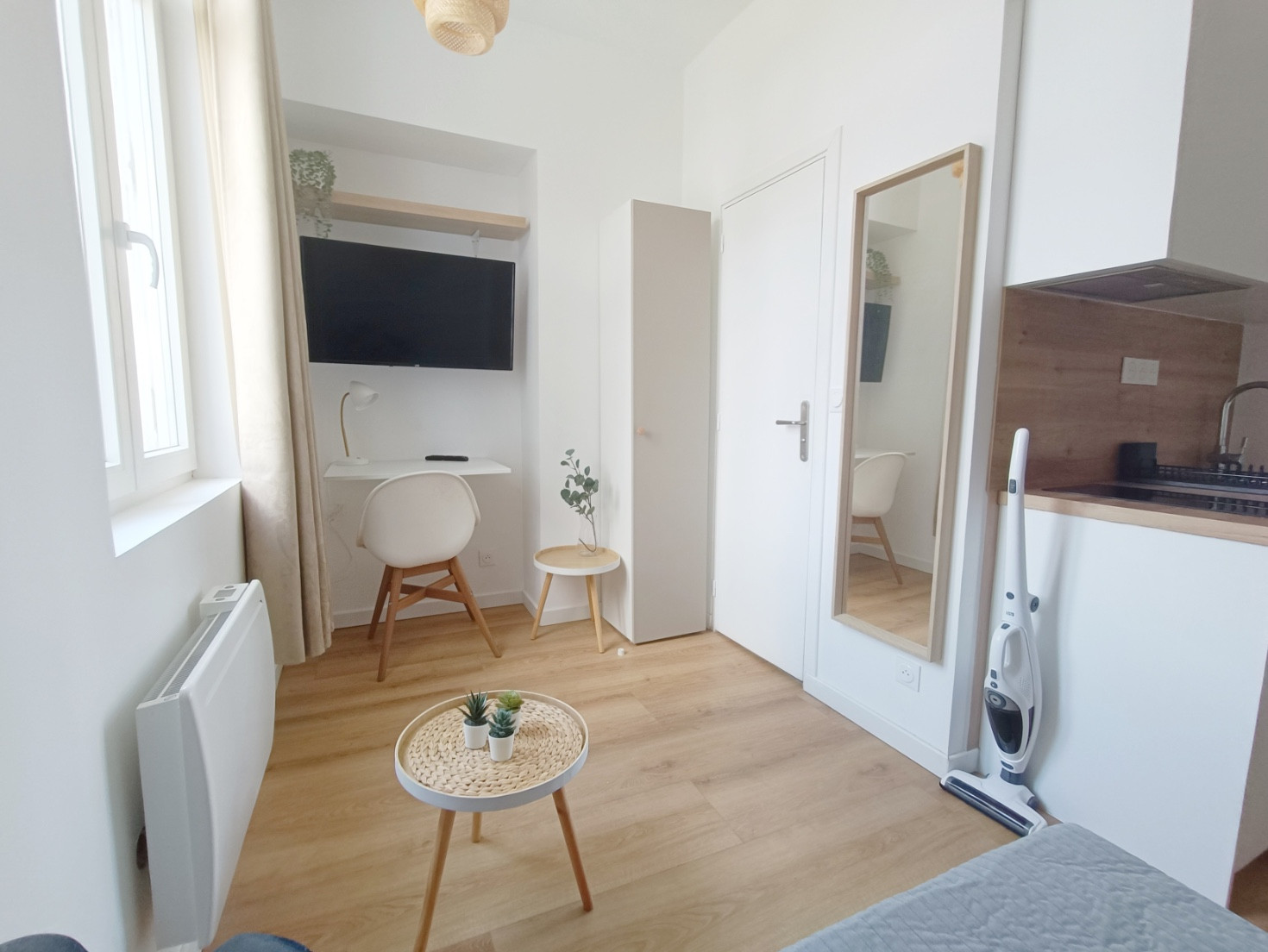 
                                                Location
                                                 Studio meublé design avec salle de sport