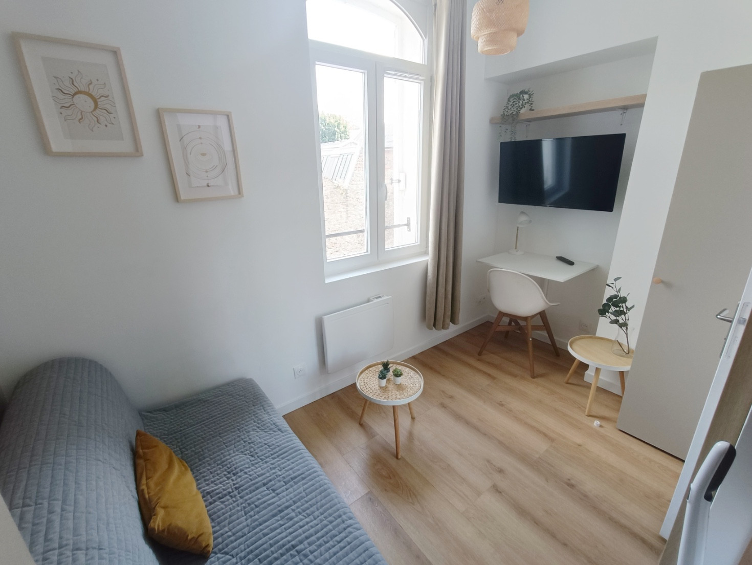 
                                                Location
                                                 Studio meublé design avec salle de sport