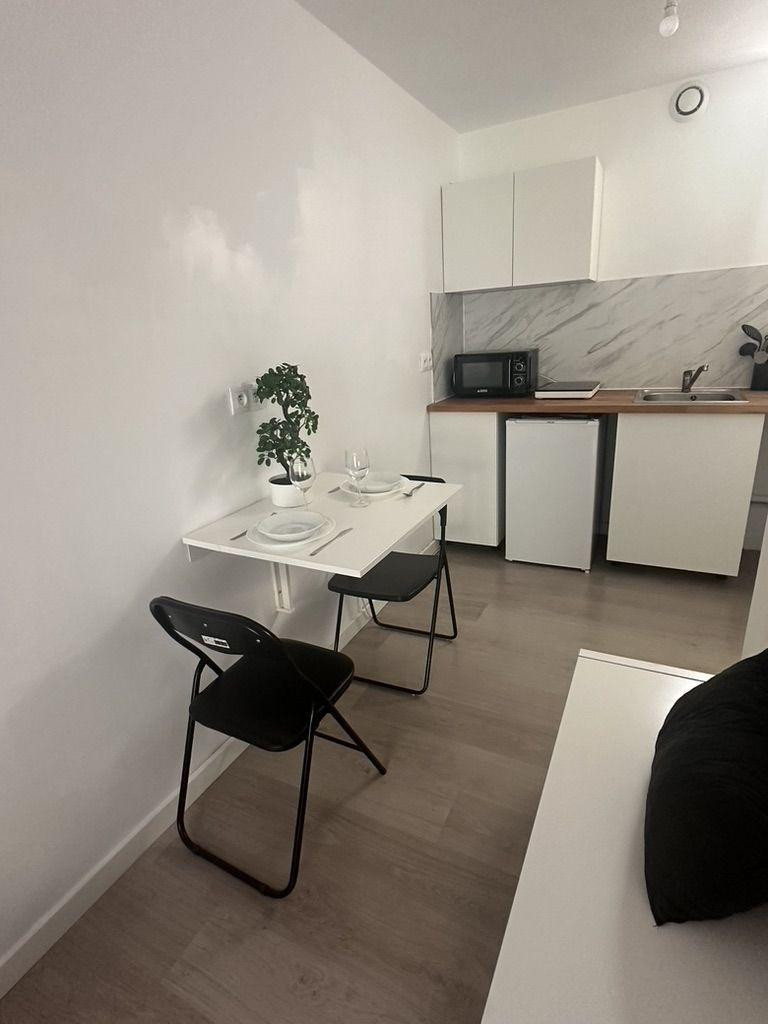 
                                                Location
                                                 Studio Meublé donnant sur Jardin