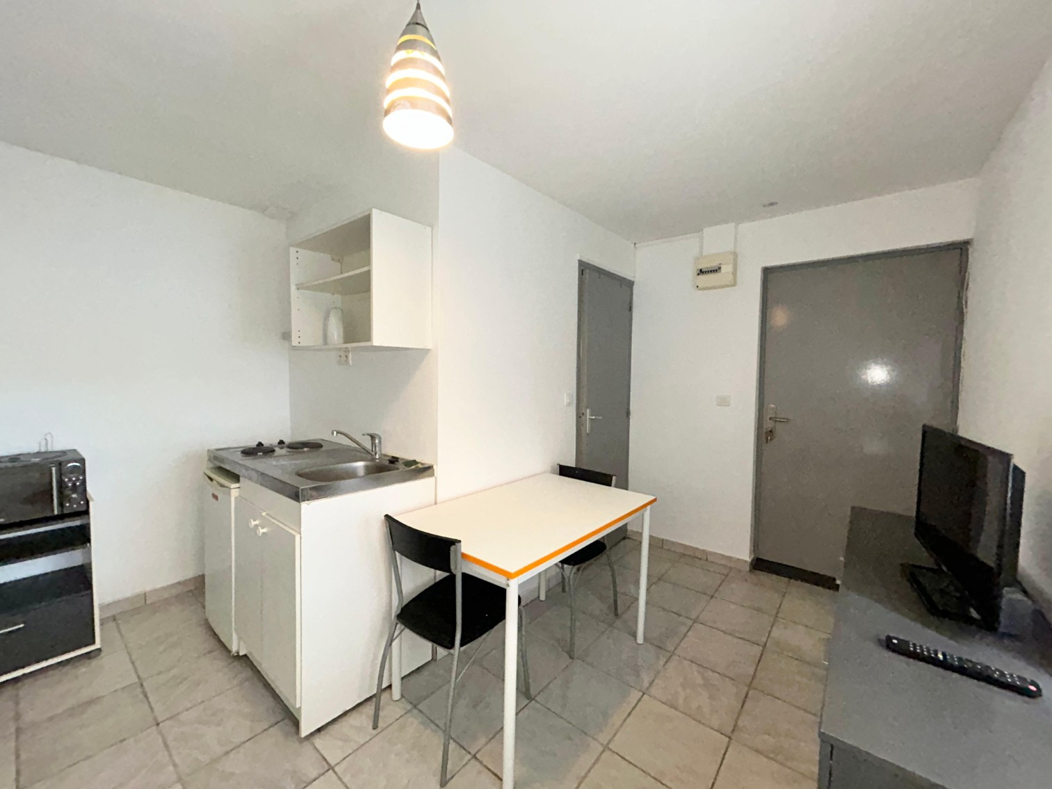 
                                                Location
                                                 Studio meublé – École d’Art Amiens