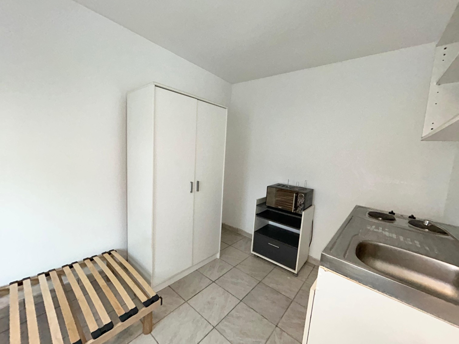 
                                                Location
                                                 Studio meublé – École d’Art Amiens