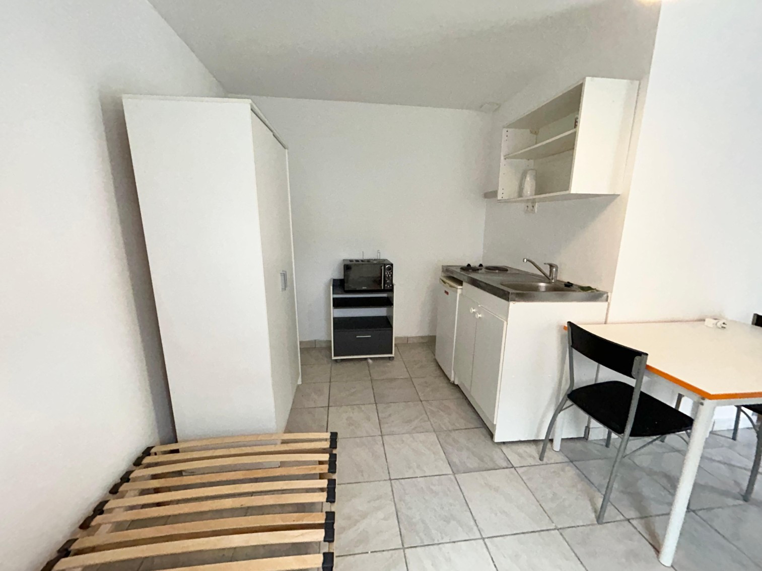 
                                                Location
                                                 Studio meublé – École d’Art Amiens