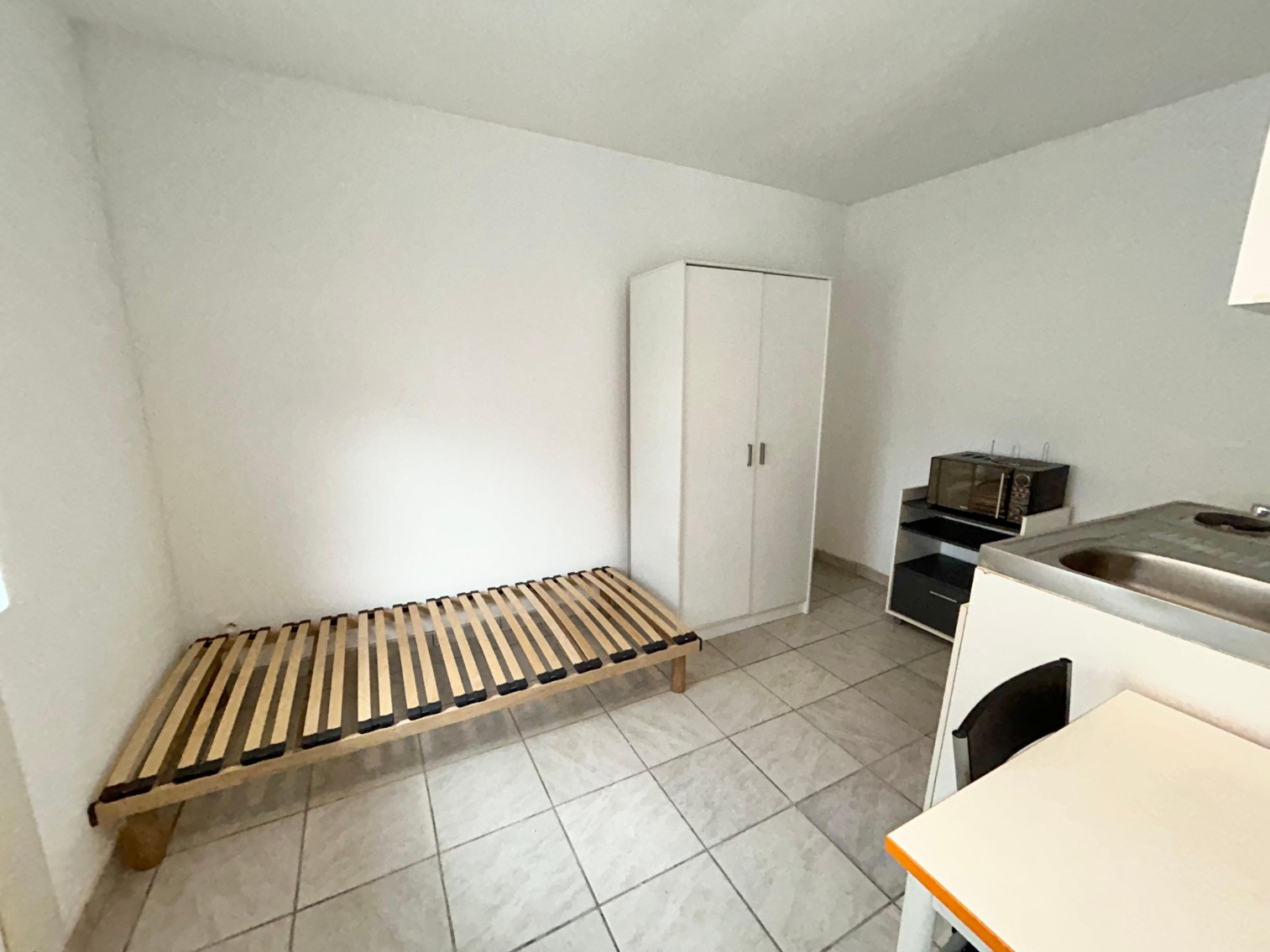 
                                                Location
                                                 Studio meublé – École d’Art Amiens
