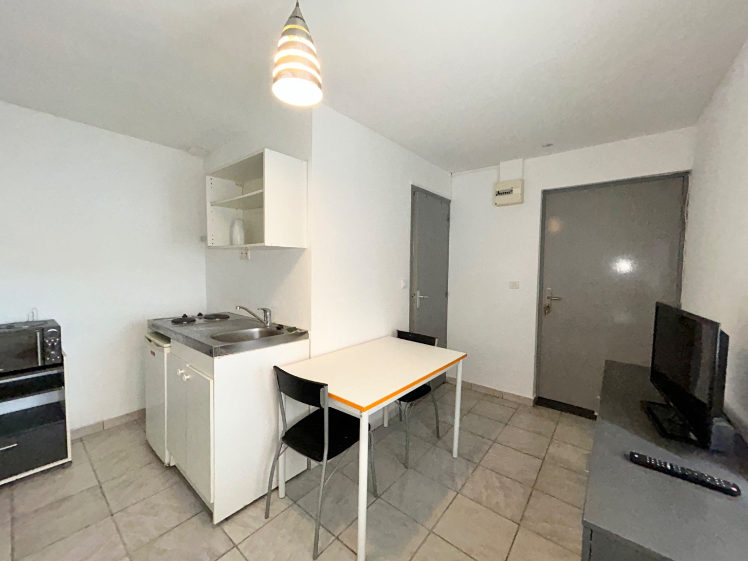
                                                Location
                                                 Studio meublé – École d’Art Amiens