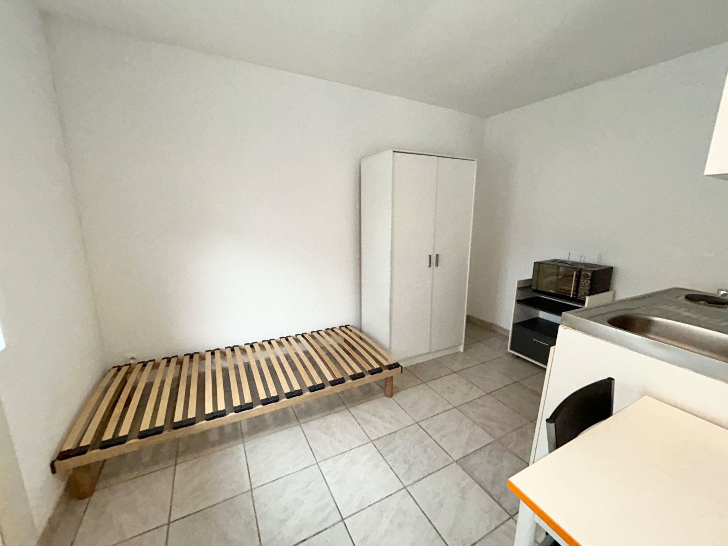 
                                                Location
                                                 Studio meublé – École d’Art Amiens