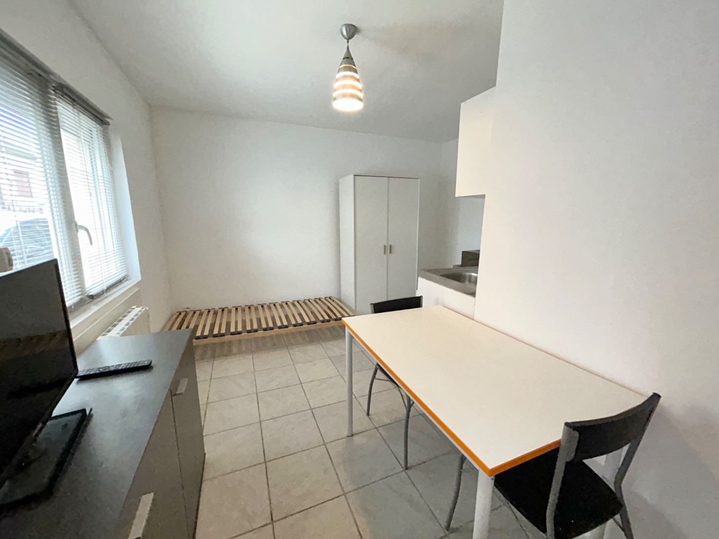 
                                                Location
                                                 Studio meublé – École d’Art Amiens