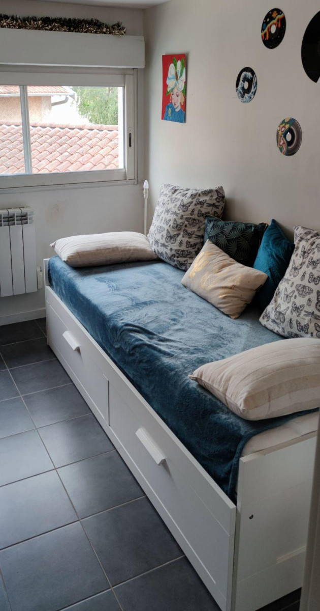 
                                                Location
                                                 Studio meublé Écully