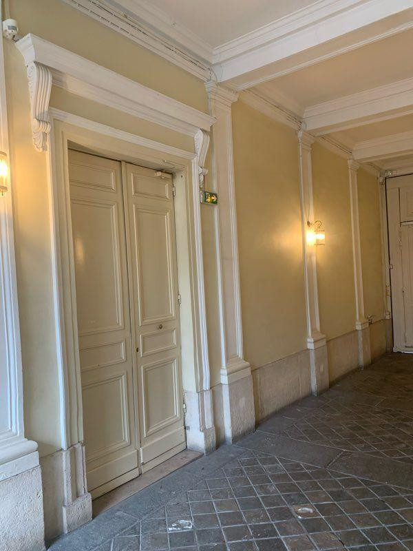
                                                Location
                                                 Studio meublé emplacement exception Champs Élysée