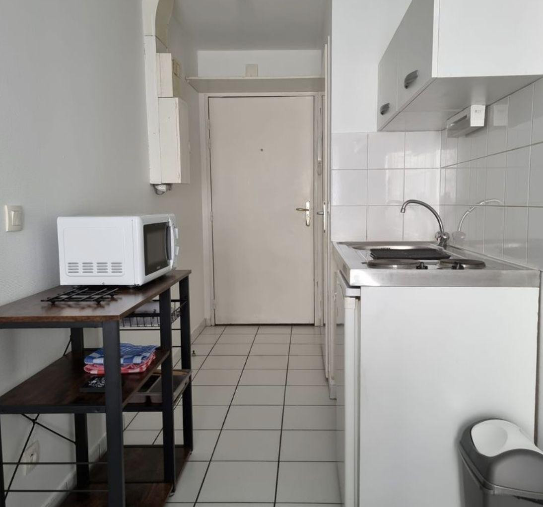 
                                                Location
                                                 Studio meublé en résidence étudiante