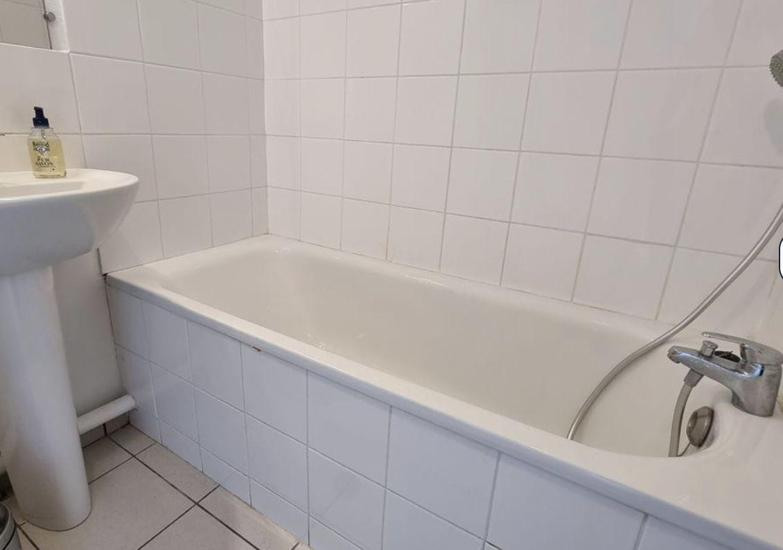 
                                                Location
                                                 Studio meublé en résidence étudiante
