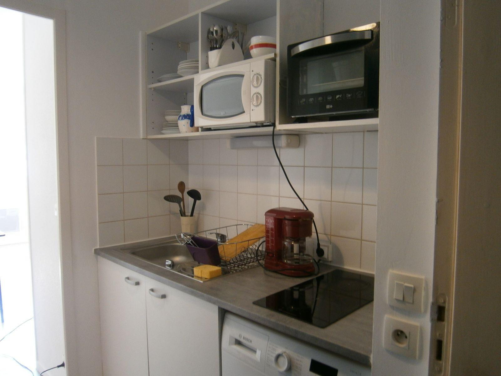 
                                                Location
                                                 Studio meublé en rez de jardin a qq pas des facs