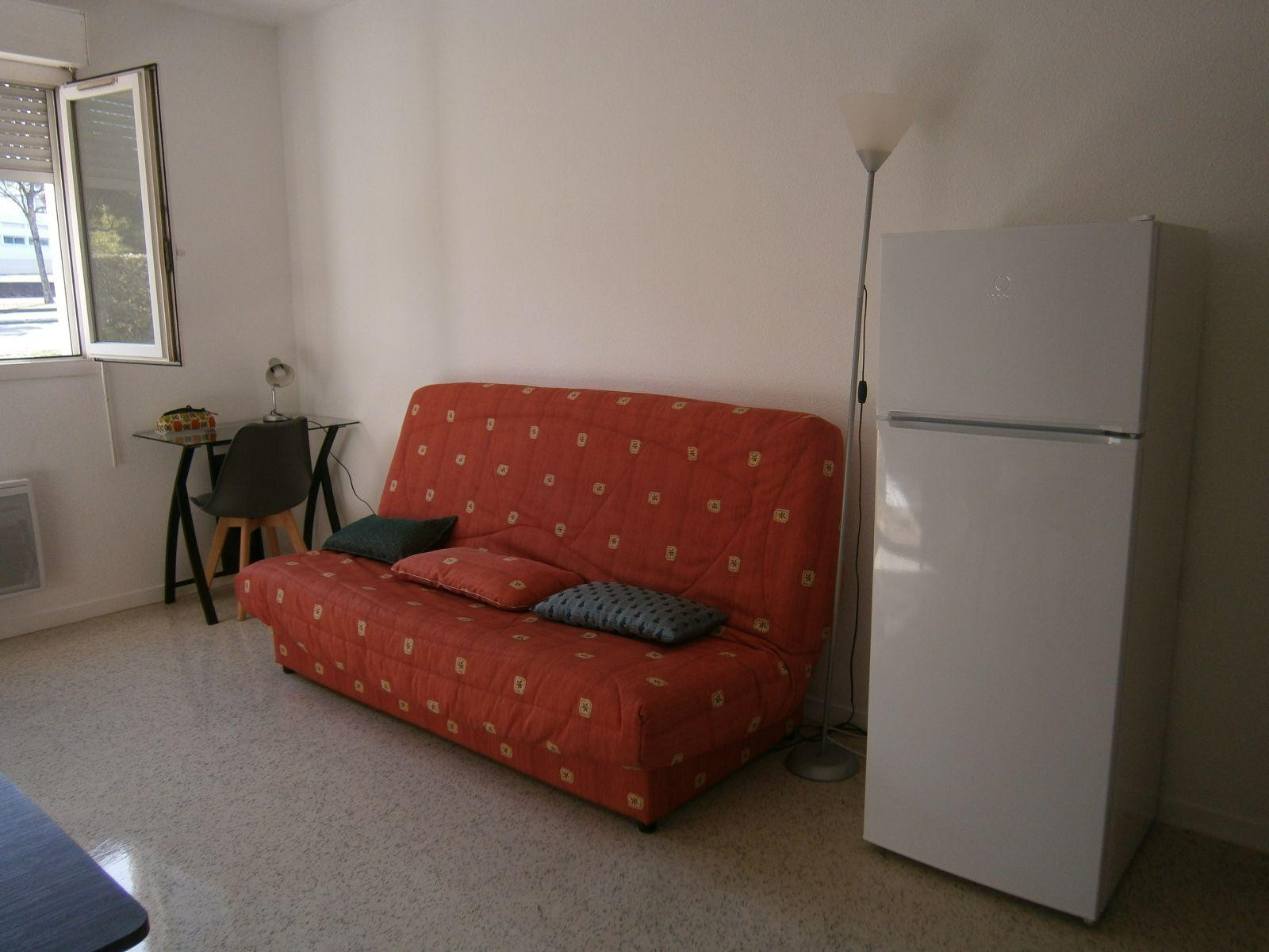 
                                                Location
                                                 Studio meublé en rez de jardin a qq pas des facs