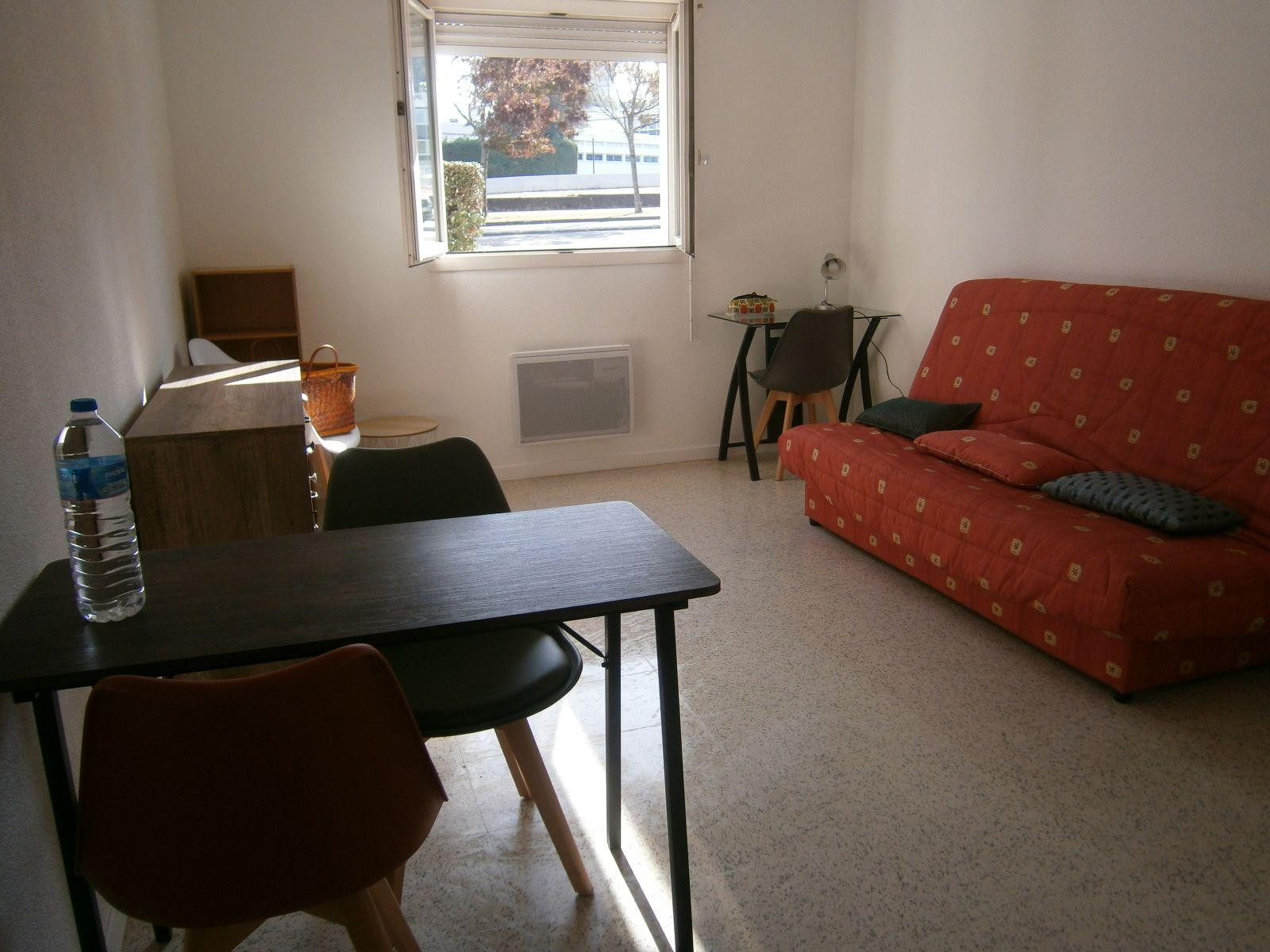 
                                                Location
                                                 Studio meublé en rez de jardin a qq pas des facs