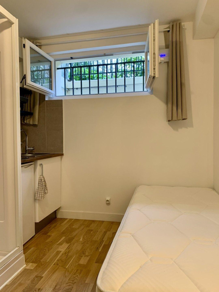 
                                                Location
                                                 Studio meublé en souplex de 10m² refait à neuf