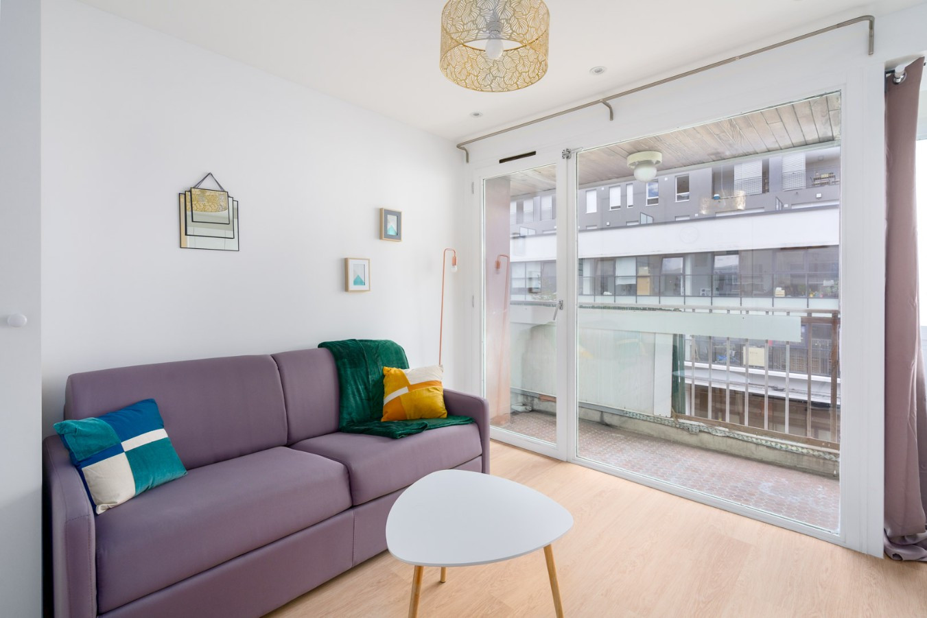 
                                                Location
                                                 Studio Meublé Entièrement Refait - Avenue Berthelo