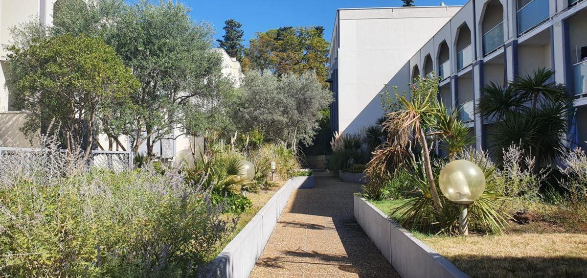 
                                                Location
                                                 Studio meublé & équipé dans résidence sécurisée
