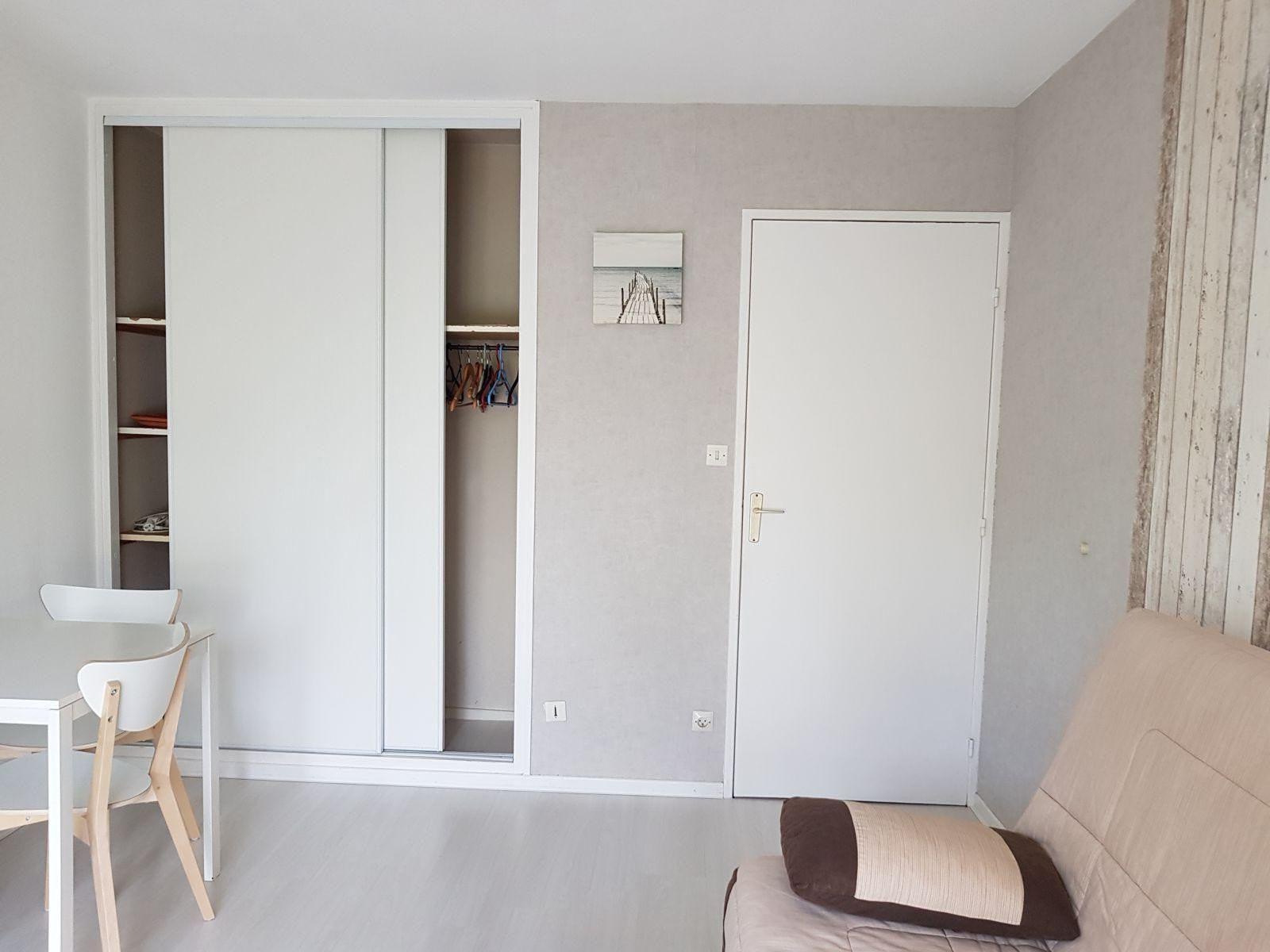 
                                                Location
                                                 Studio meublé & équipé dans résidence sécurisée