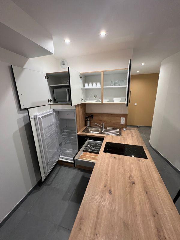 
                                                Location
                                                 Studio meublé, équipé loyer tout compris