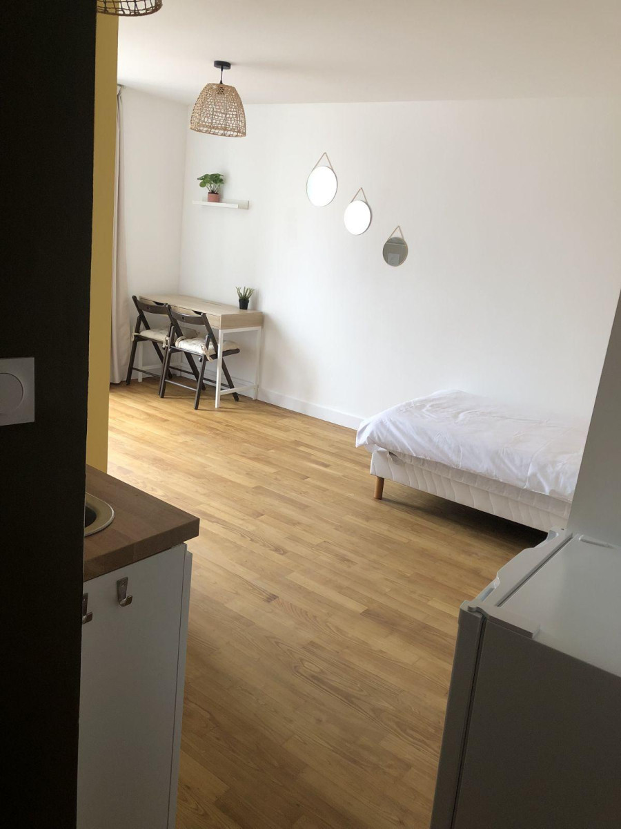 
                                                Location
                                                 Studio meublé et entièrement rénové Centre Gare