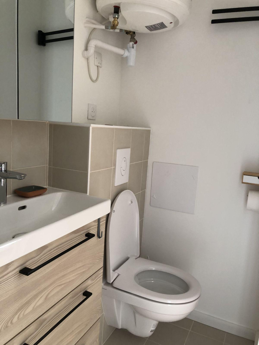 
                                                Location
                                                 Studio meublé et entièrement rénové Centre Gare